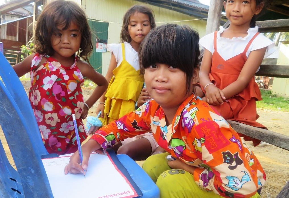Theareum e altre bambine - Cambogia